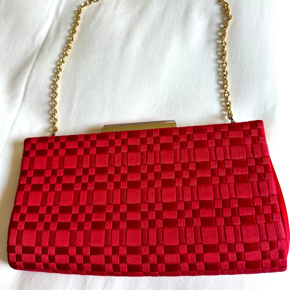 Red clutch